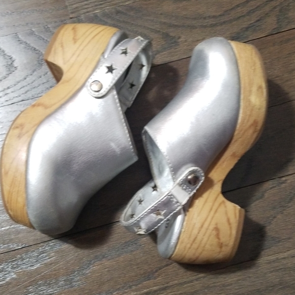 Gymboree Other - Gymboree Silver Platform Clogs Star Strap